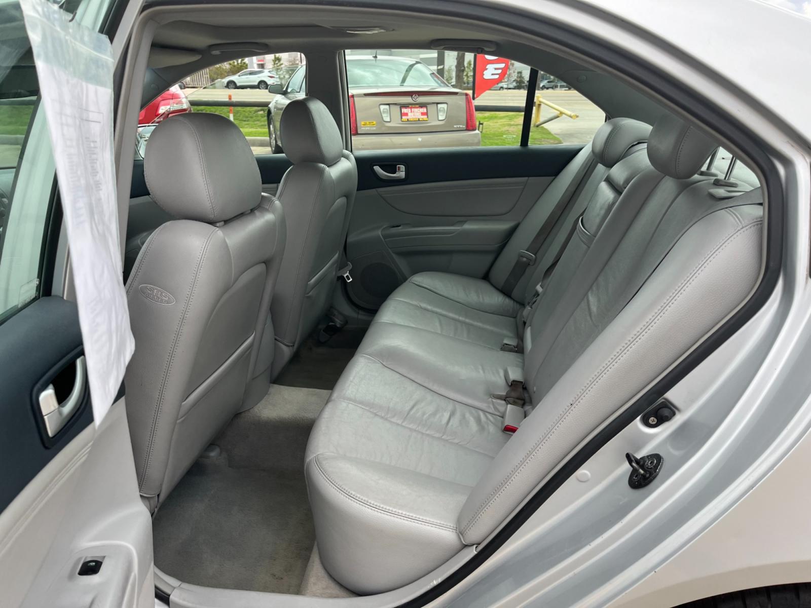 2006 SILVER /gray Hyundai Sonata GLS (5NPEU46F26H) with an 3.3L V6 DOHC 24V engine, located at 14700 Tomball Parkway 249, Houston, TX, 77086, (281) 444-2200, 29.928619, -95.504074 - Photo #9